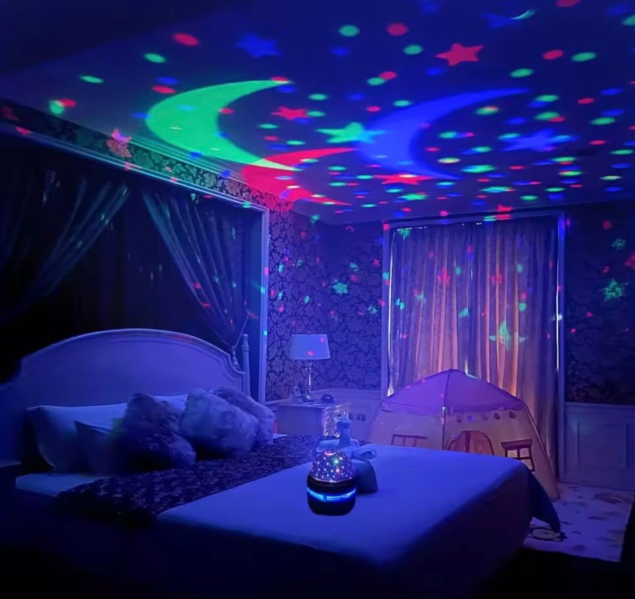 1 paquete de mercancía envuelto en burbuja y 1 caja de luz LED Q6 Star Light, color azul/morado con diseño multicolor, caja de cartón impresa