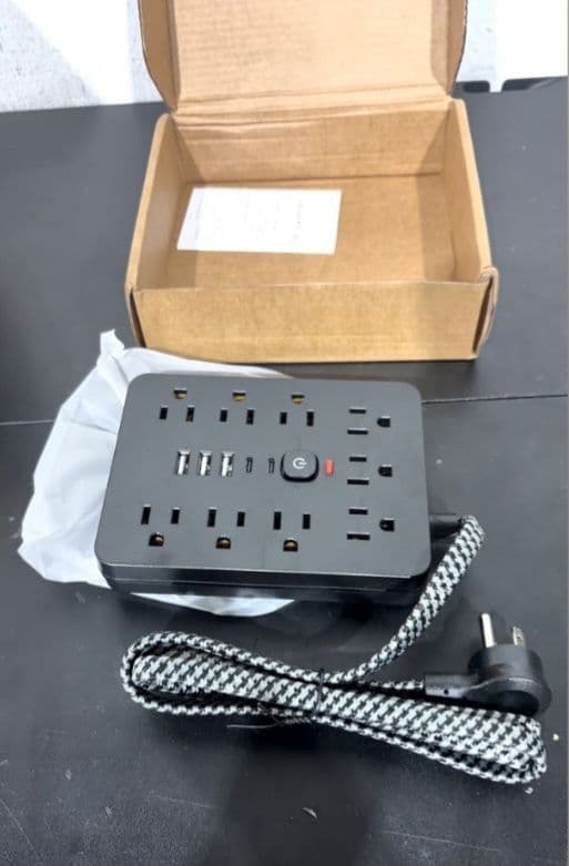 1 regletas de alimentación 14 en 1 con cargador USB y tipo-C. ( pieza color negro)