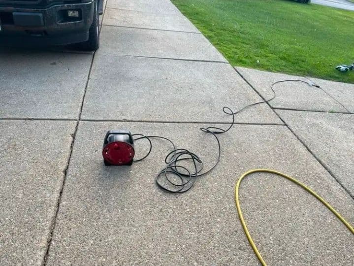 Carrete de extencion enrrollable con 4 tomas de 3 puntos US con 10 metros de longitud 