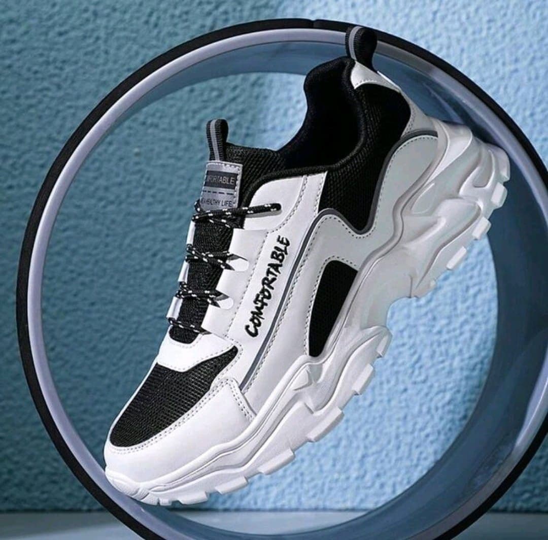 1 par de zapatillas deportivas, talla 9.5 (42), [medida: US 26.8], color blanca y negro, estilo casual, en bolsa plástica de protección