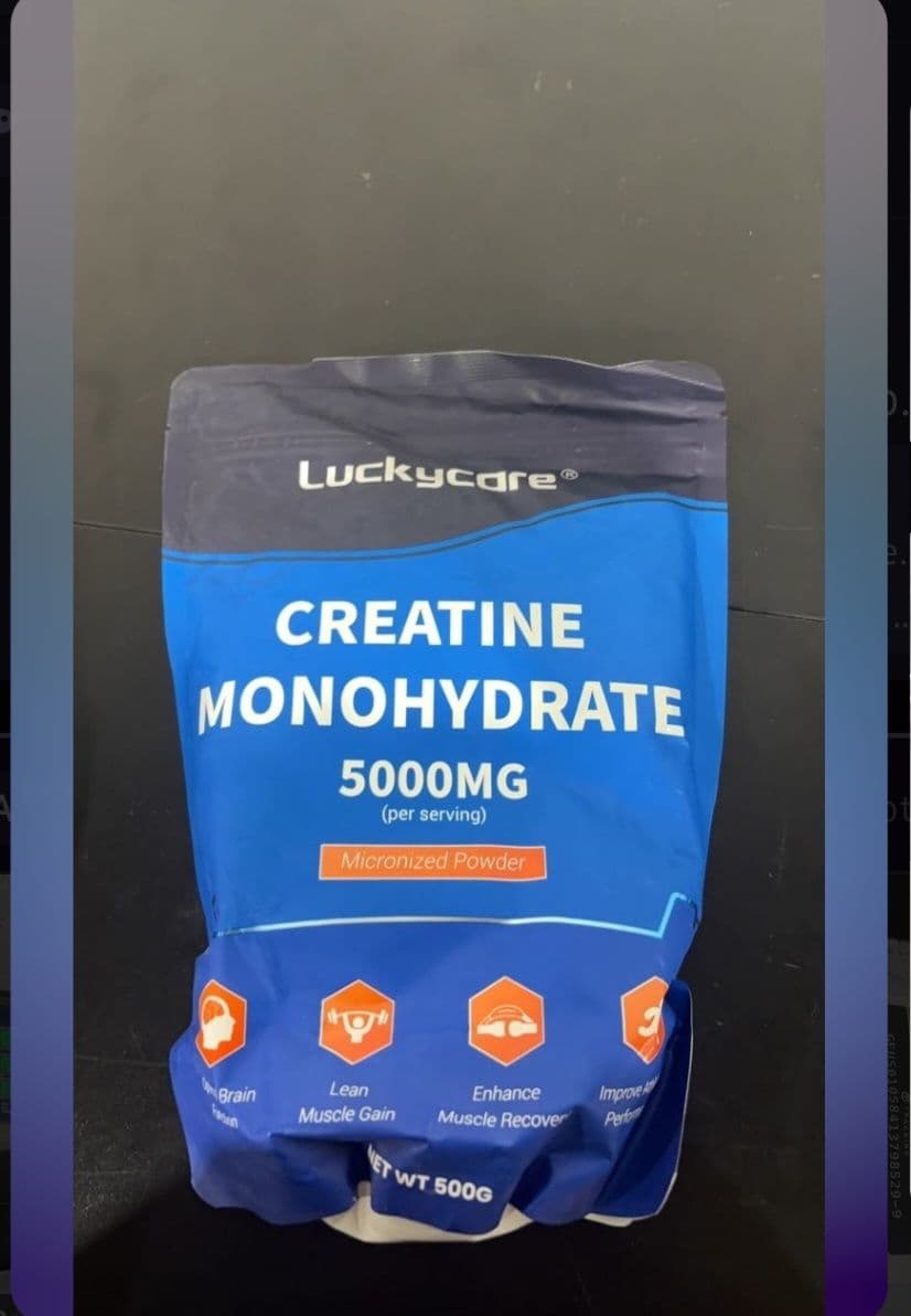 Creatina monohidrato LuckyCore en pouch azul, presentación de 500 g, polvo micronizado para suplemento deportivo.