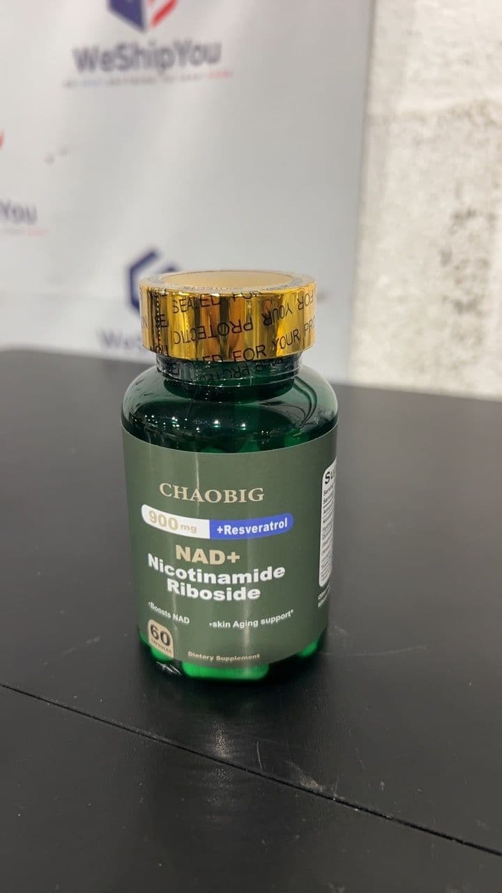 Suplemento alimenticio CHAOBIG NAD+ Nicotinamide Riboside 900 mg + Resveratrol, frasco verde con 60 cápsulas, tapa dorada sellada.