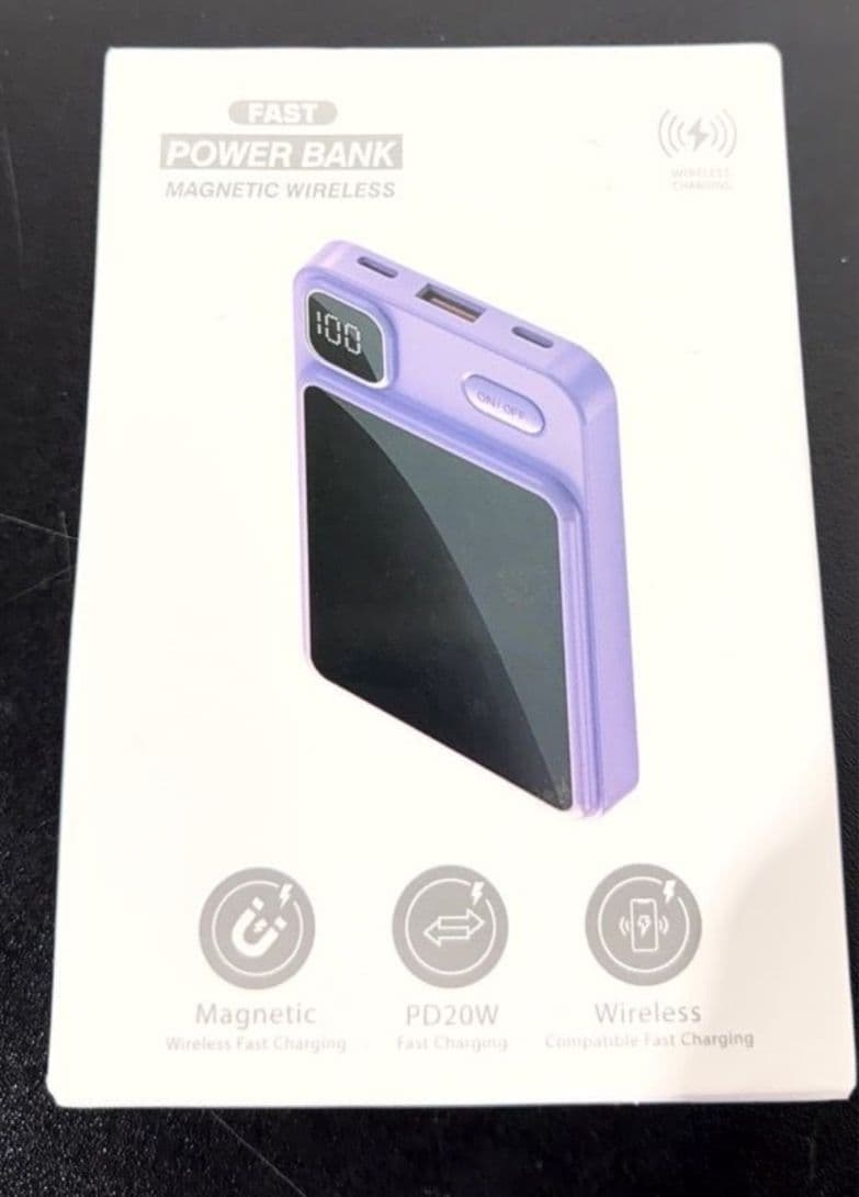 Power bank magnético inalámbrico FAST, color morado, formato portátil con carga inalámbrica y PD 20W, presentado en caja retail blanca.